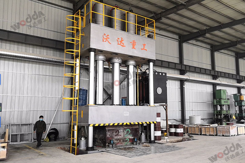 生產2立方玻璃鋼化糞池設備_2000噸四柱液壓機_液壓機廠家