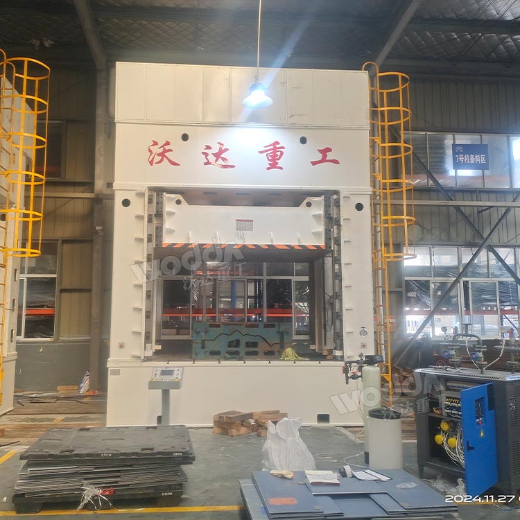 630噸汽車(chē)內(nèi)飾件成型液壓機(jī).jpg